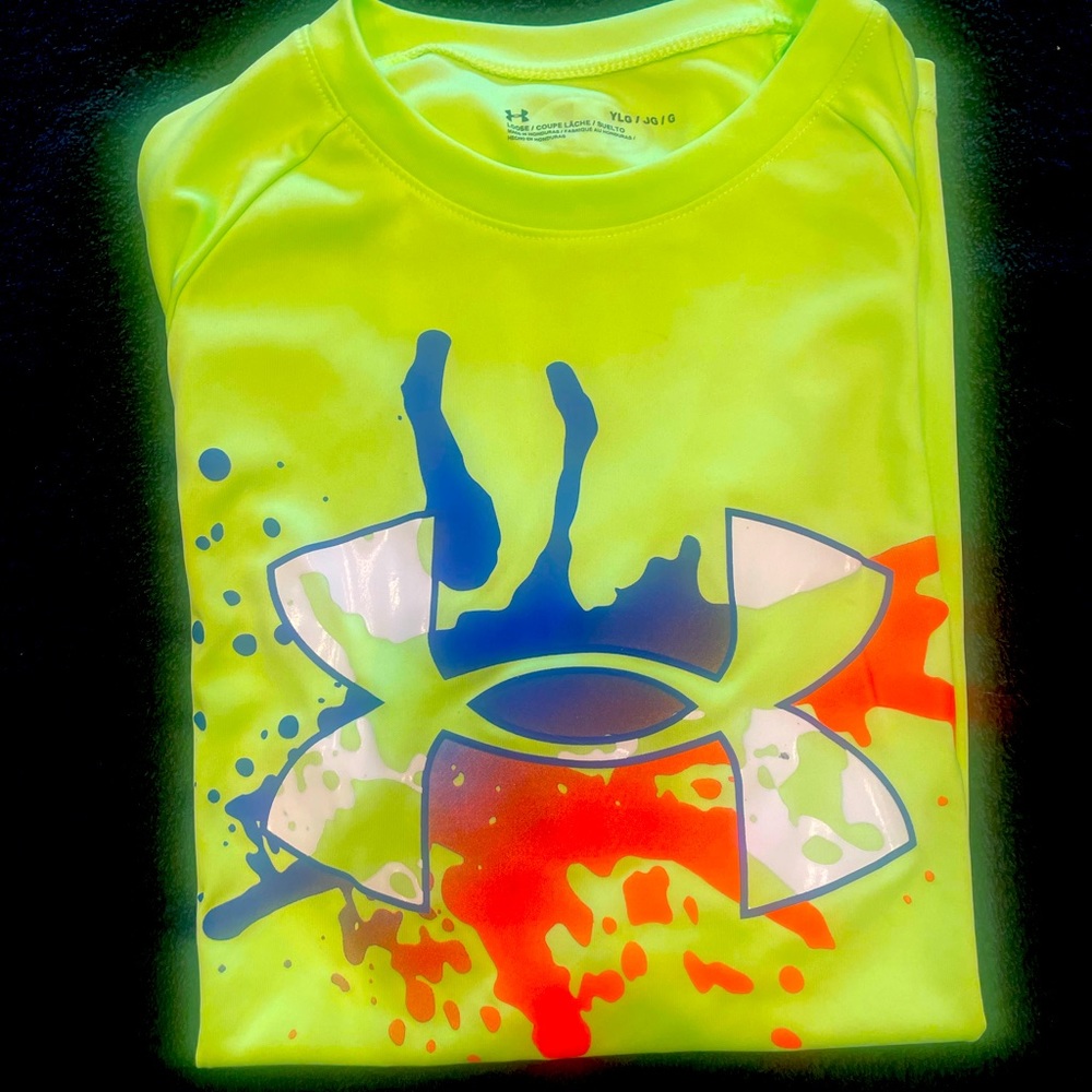 Boys under armor, neon, green, short sleeve shirt (L)